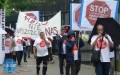 Pracownicy Polmosu protestowali przed Ambasadą Francji