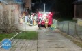 Strażacy uratowali osobę z pożaru